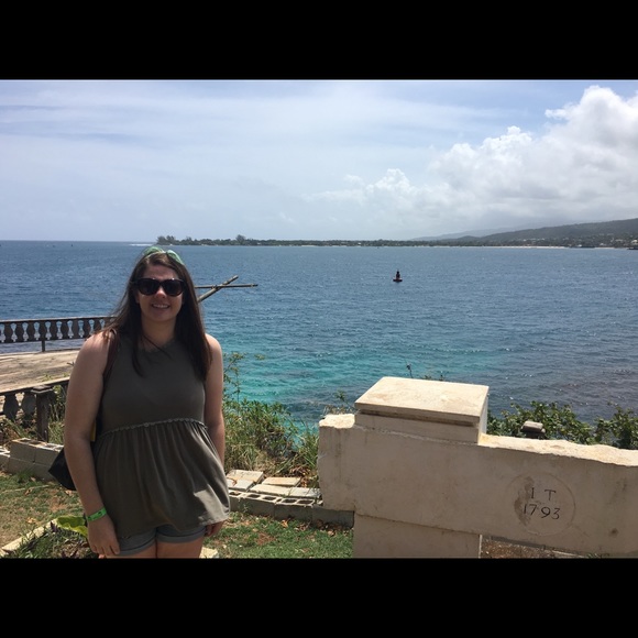 Meet your Posher, Katie - Picture 4 of 4